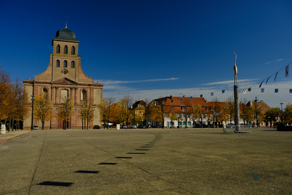 Marktplatz von Neuf-Brisach mit Kirche